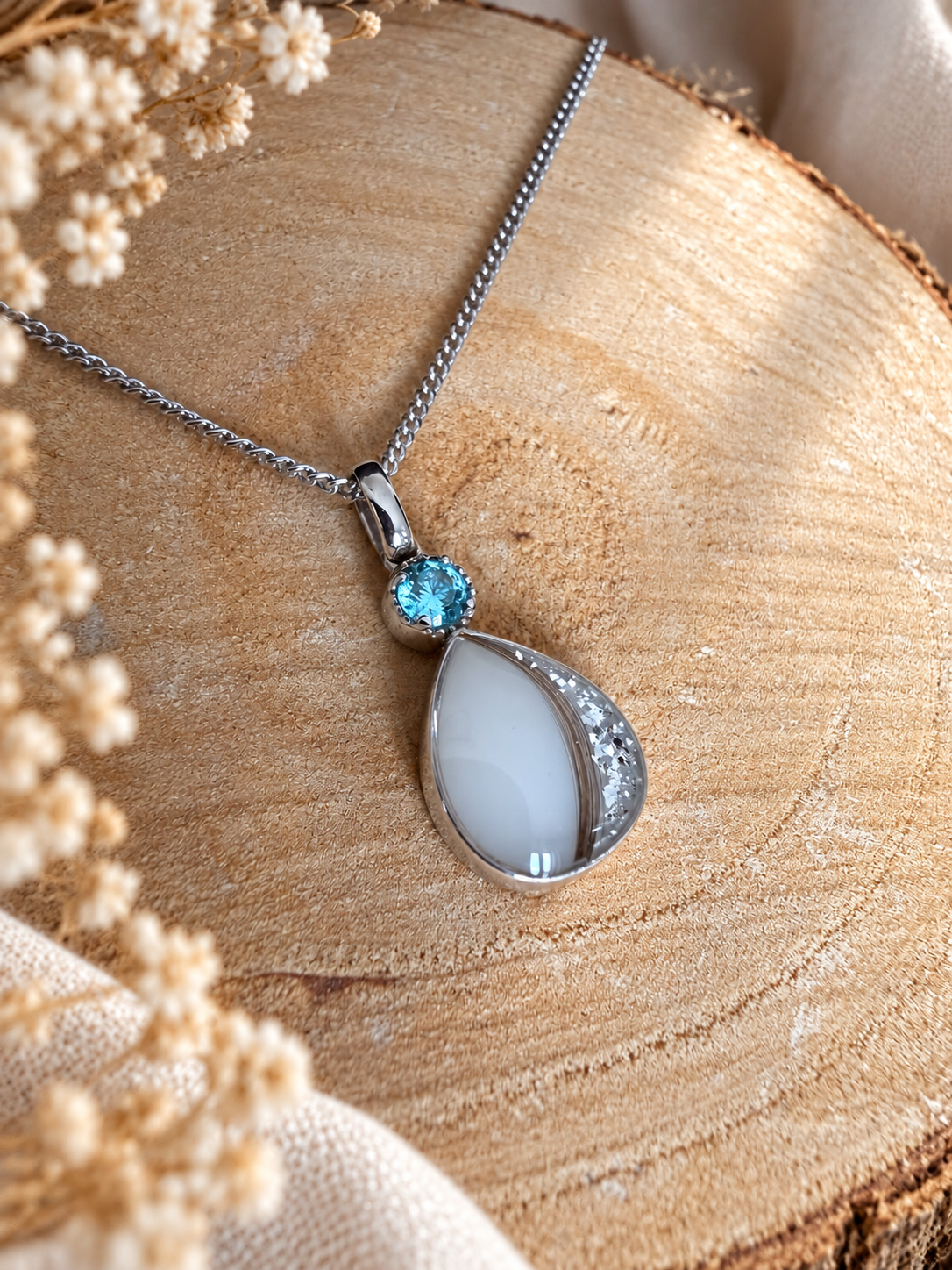 Pendentif Goutte Sacrée