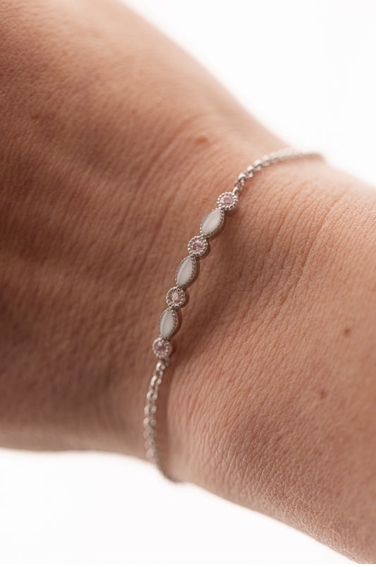 Bracelet personnalisé avec pierre de naissance et lait maternel 