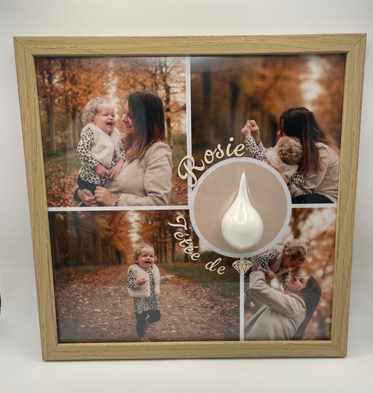 Cadre souvenir de maternité avec photo et goutte de verre soufflée contenant du lait maternel 